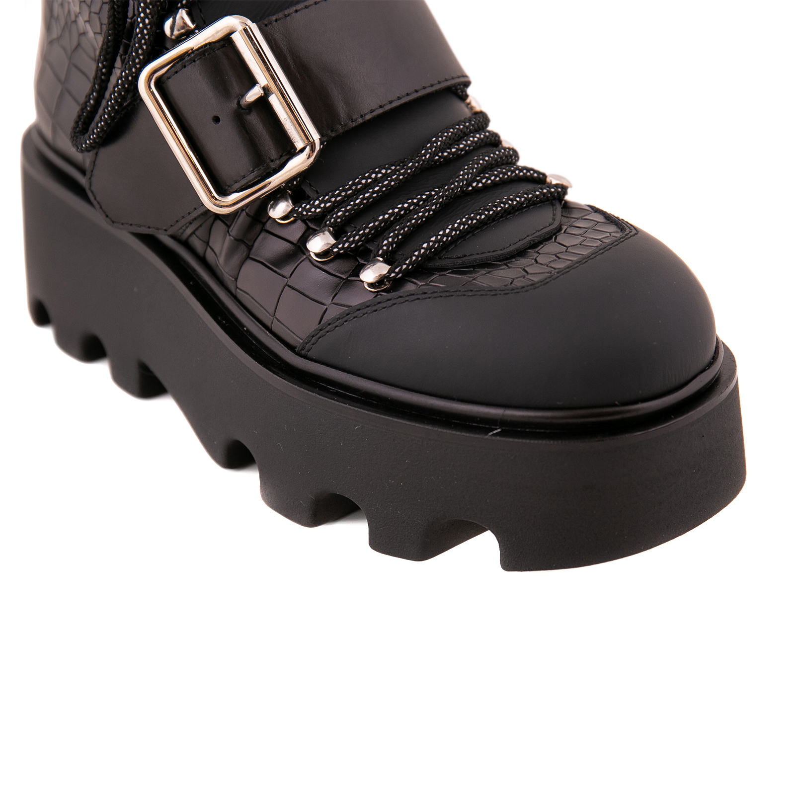 LORIBLUSHOP instagram