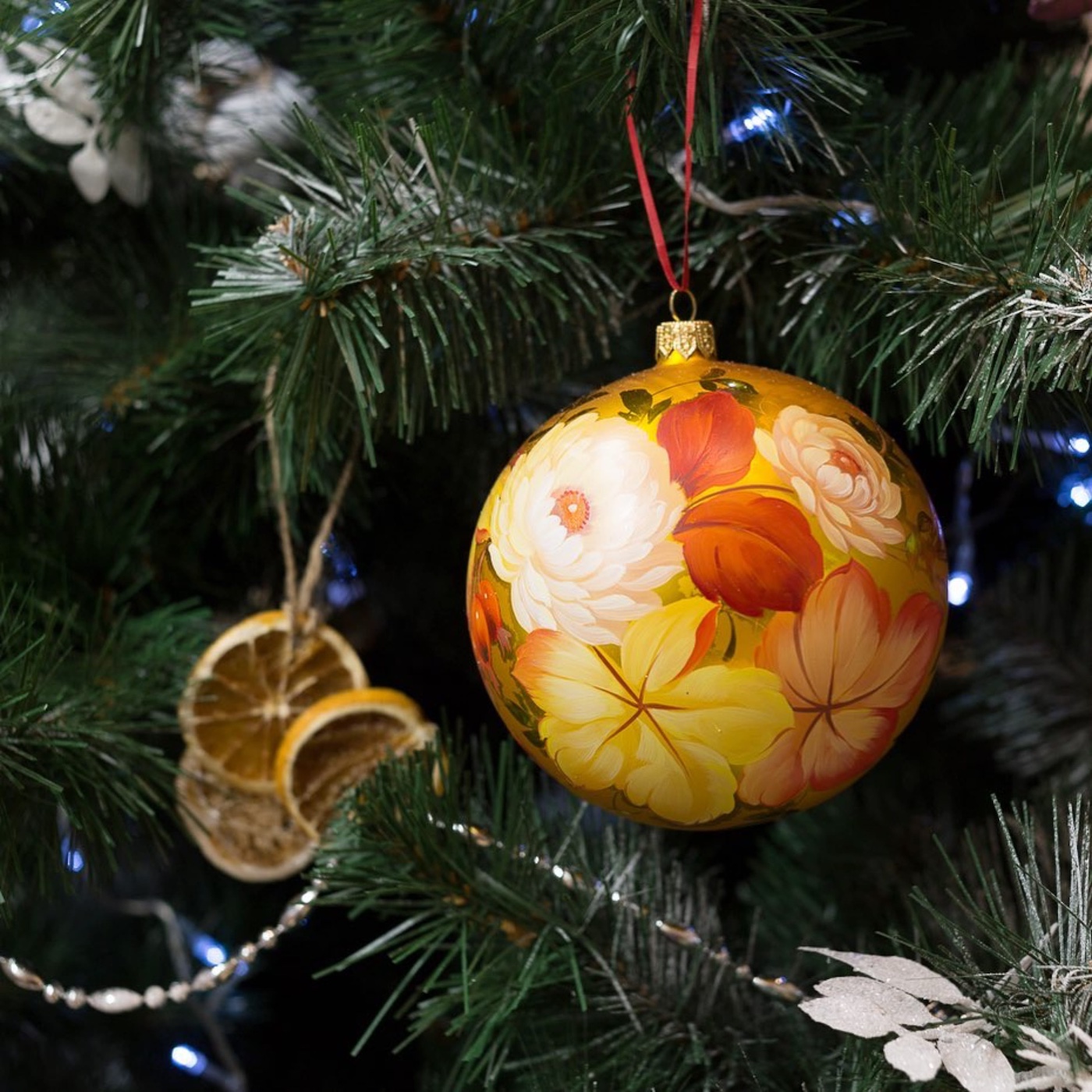 Шар на ёлке