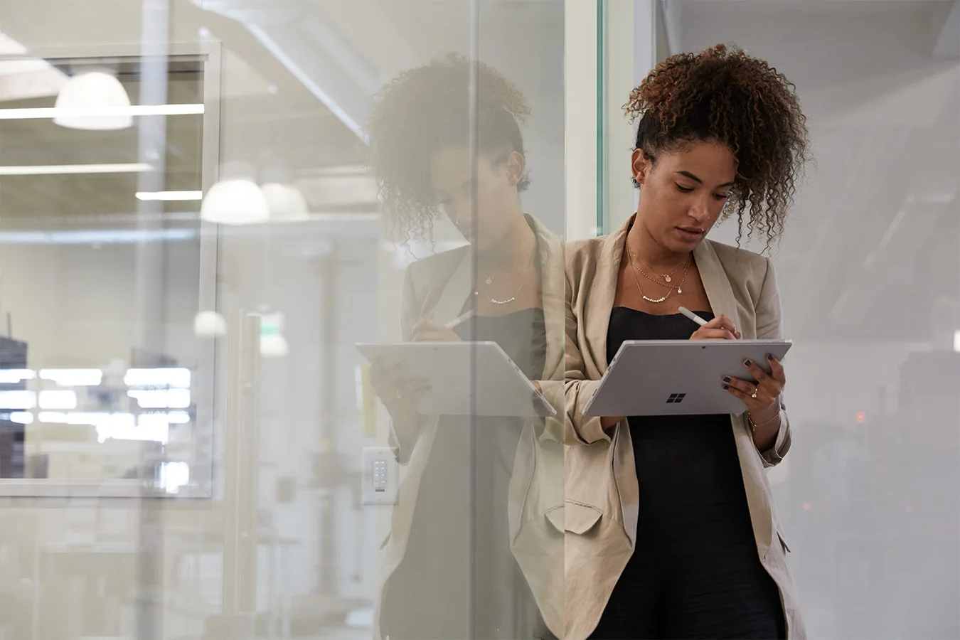 Microsoft_Surface_Pro_7Plus_forBusiness_Landing_2.webp
