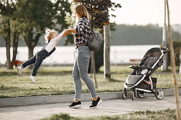 Какую коляску можно в самолет.webp