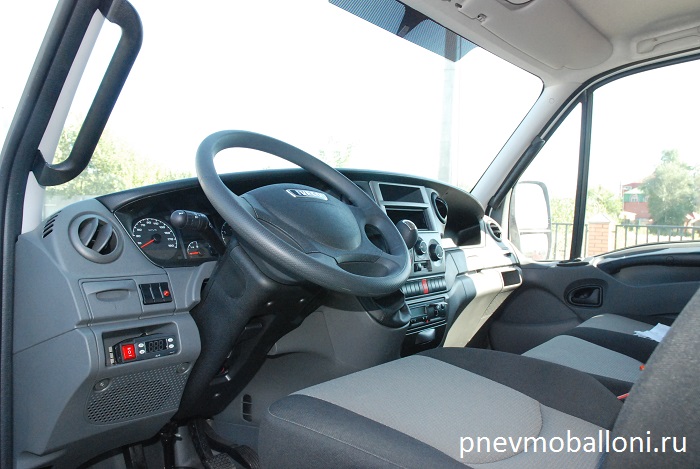 iveco_daily_s_pnevmoy_salon.jpg