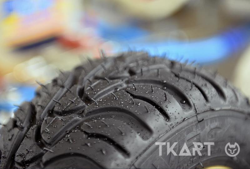 Дождевые шины для картинга &mdash; протектор с канавками для отвода воды