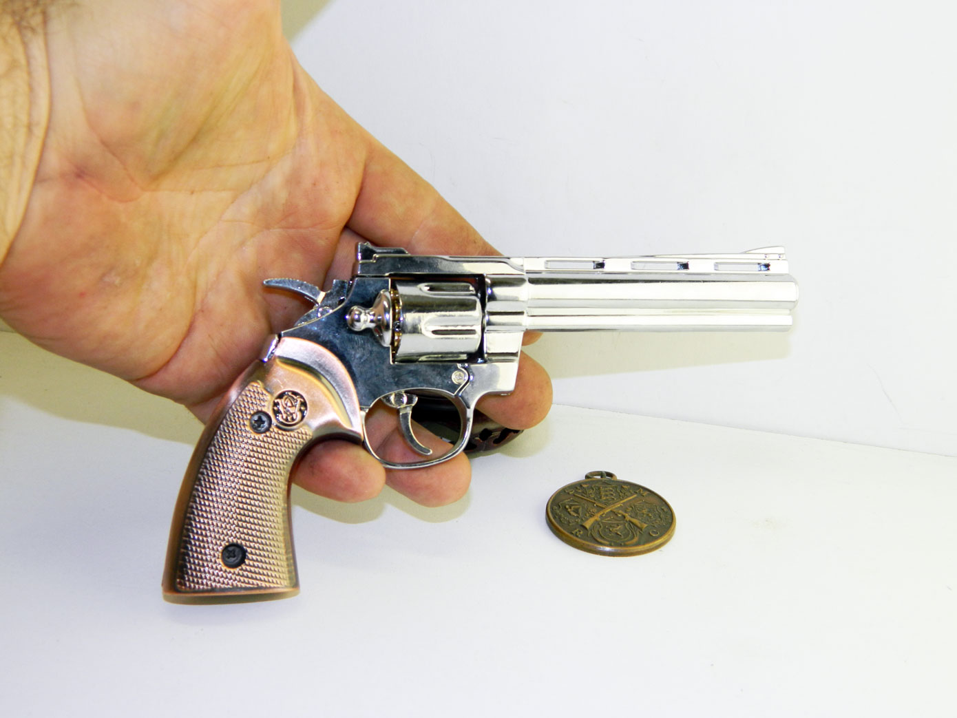 maket-revolvera-colt-357.png