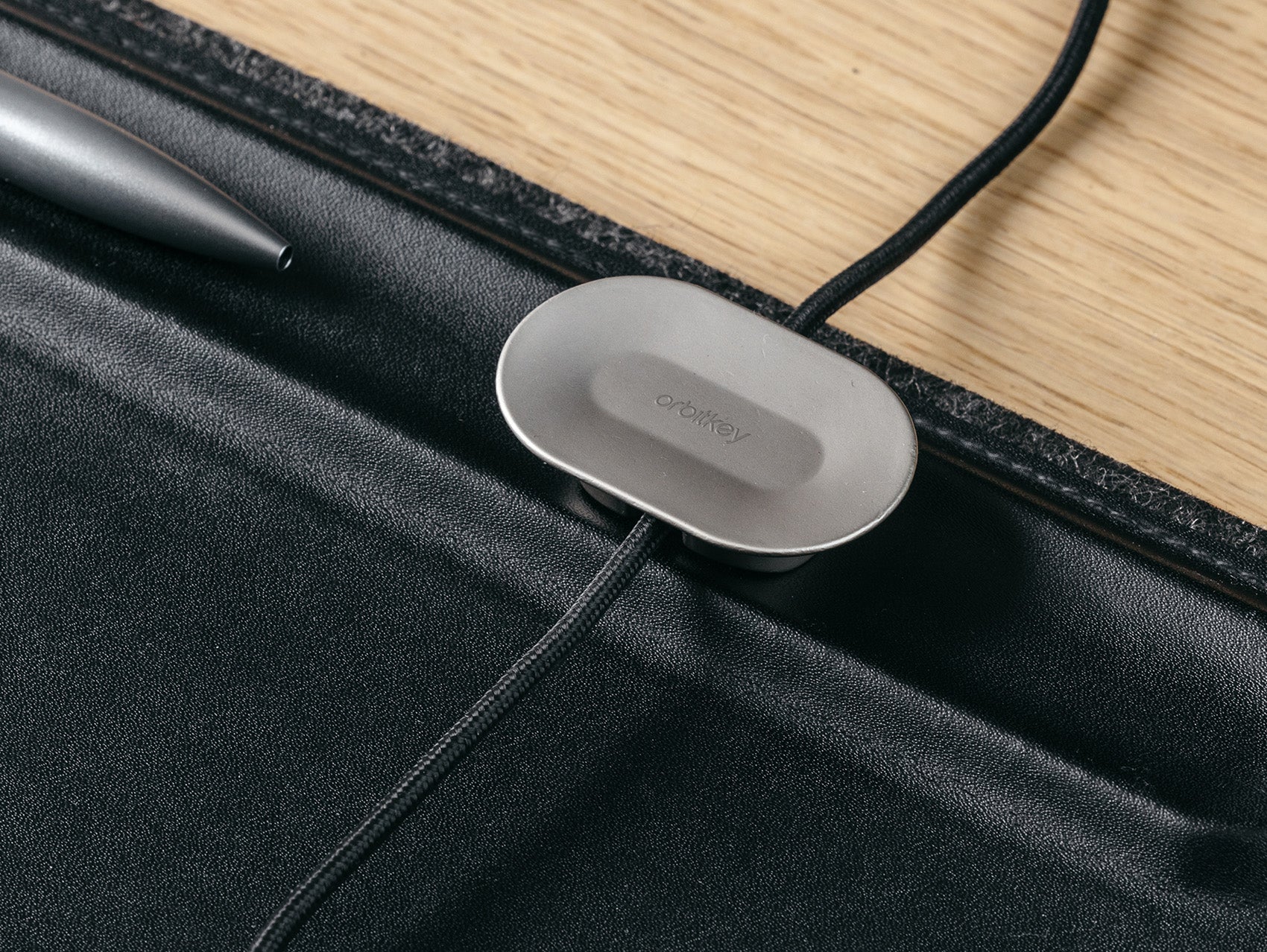 Магнитный держатель для кабеля Orbitkey Magnetic Cable Holder