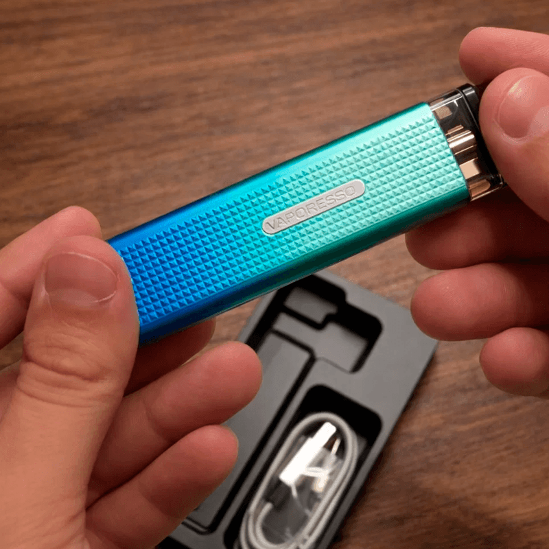 Vaporesso XROS Mini в руках