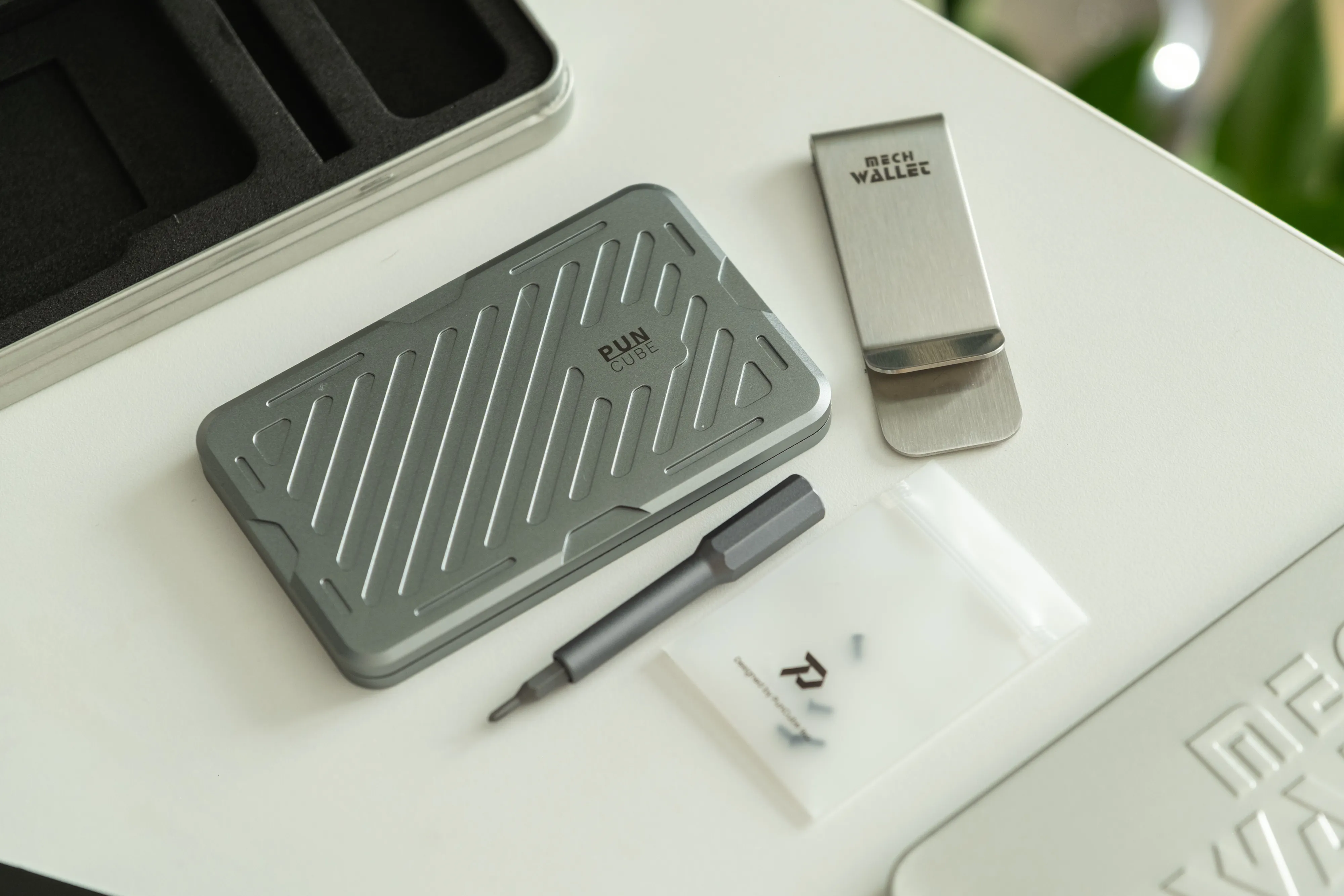 PunCube Aluminium Mech Wallet_1 PunCube Aluminium Mech Wallet_1.webp