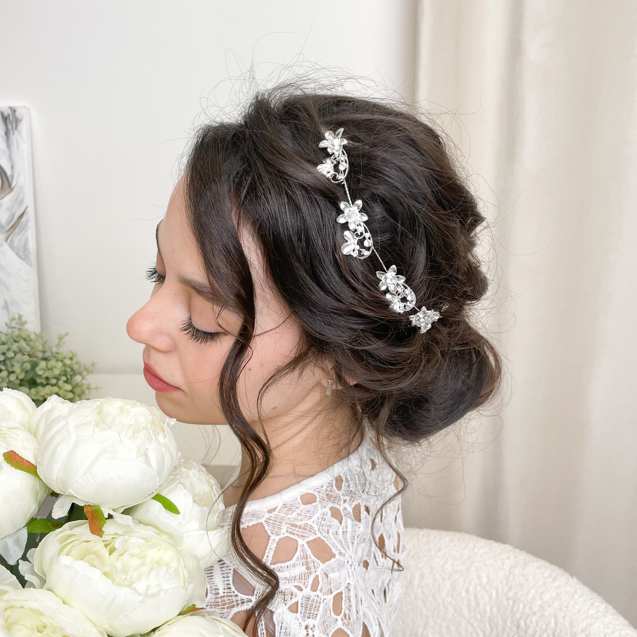 Дополнение образа невесты красивой бижутерией для волос