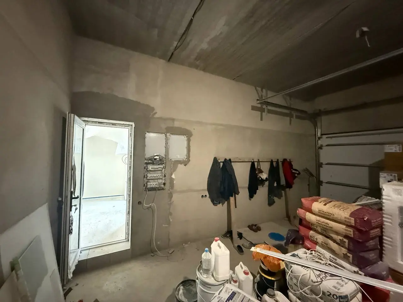 Гараж до ремонта фото 2: строительные материалы