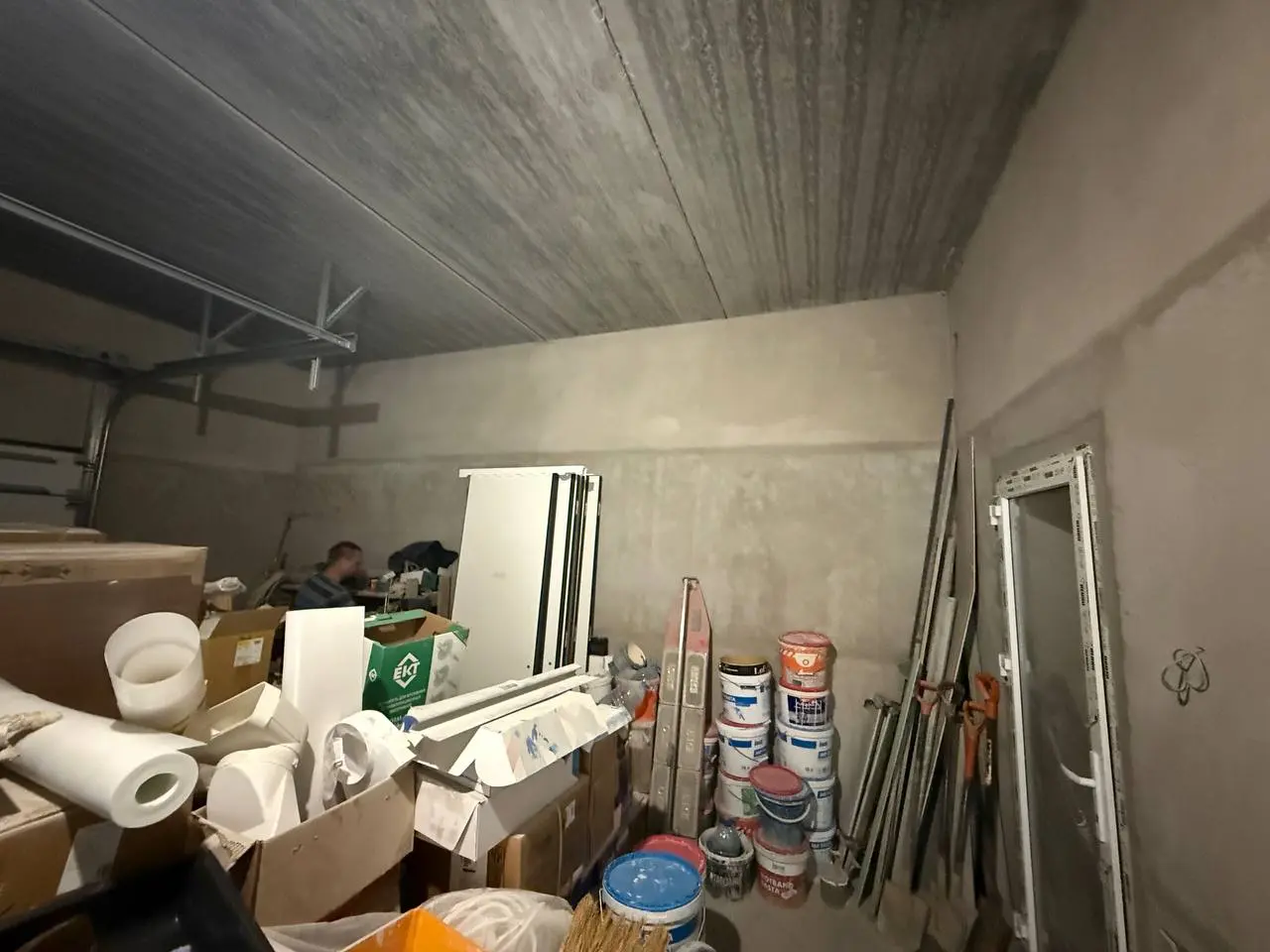 Гараж до ремонта фото 1: бетонные стены