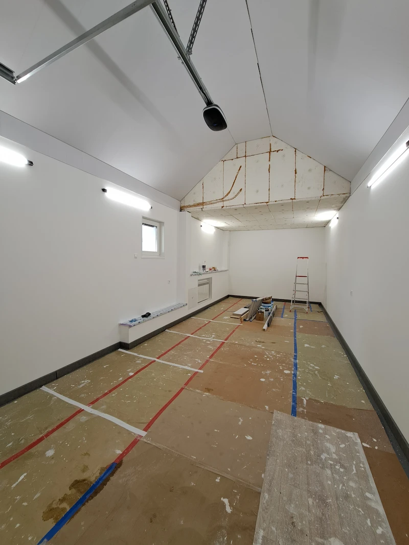 Обзор узкого гаража в Минске перед обустройством