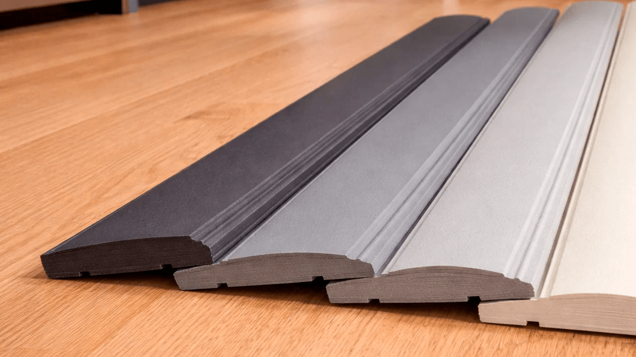 Наличники лежат на полу