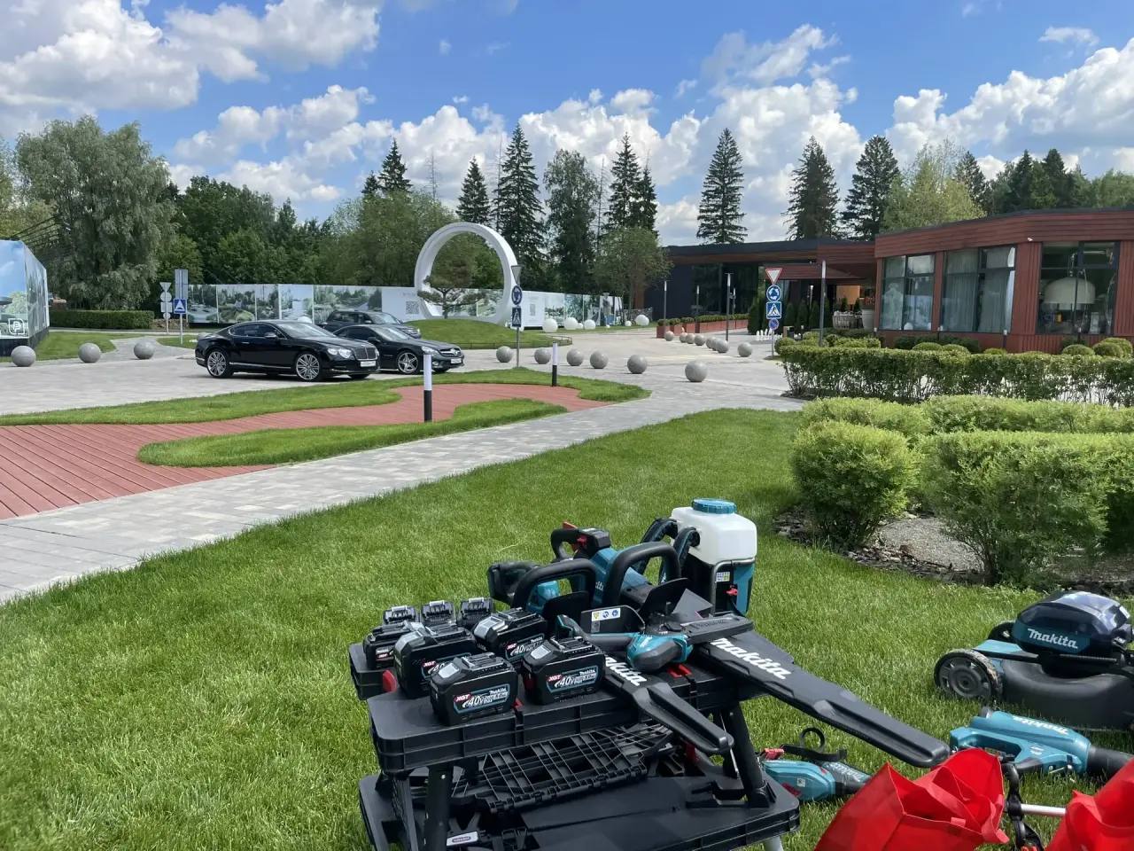 Садово-парковая техника Makita на объекте