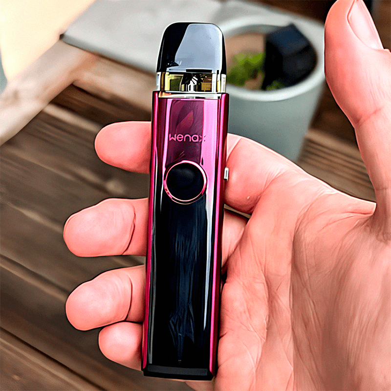 GeekVape Wenax Q Pro в руке