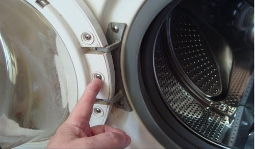 Ослабли винты люка стиральной машины