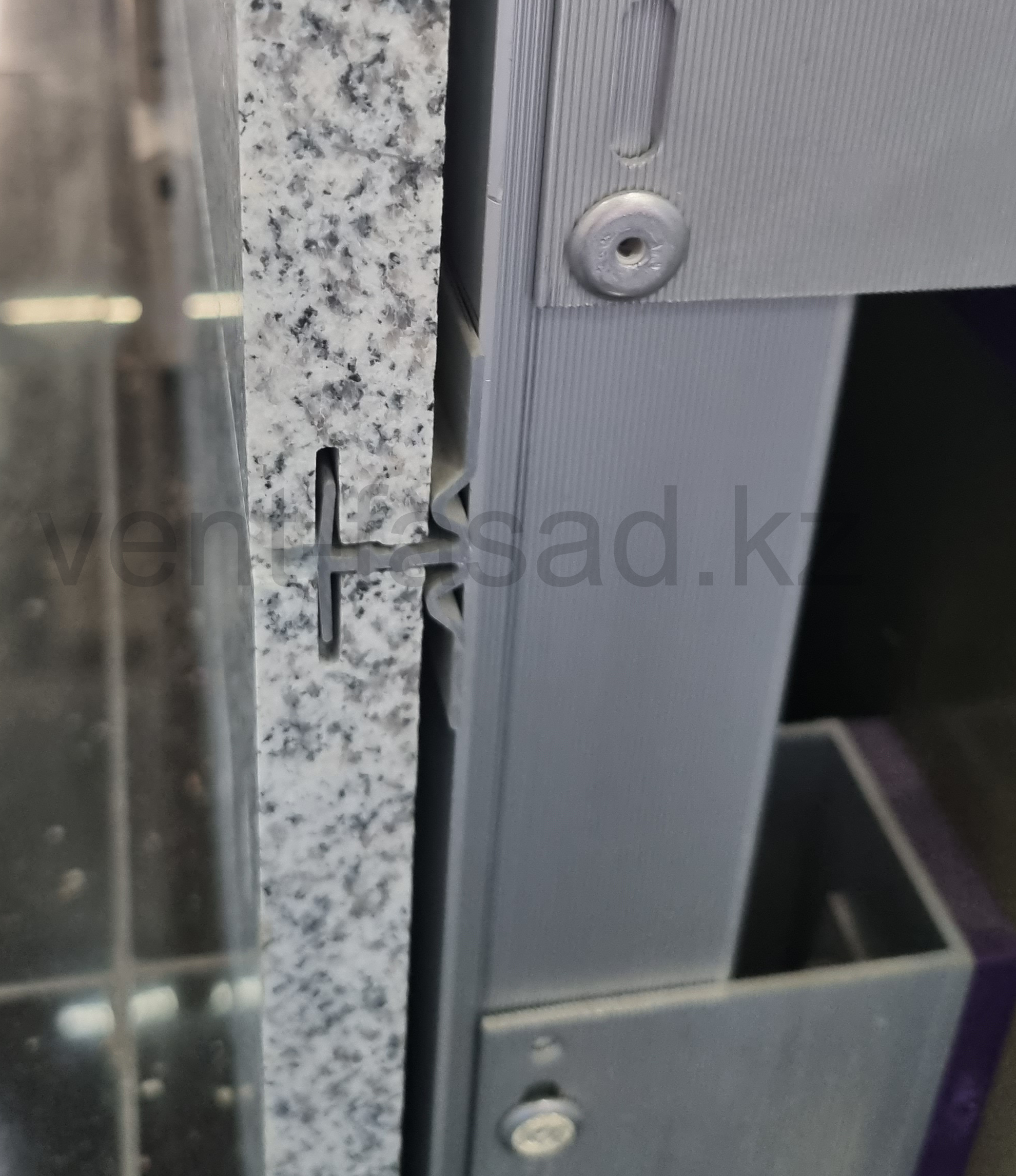 Схема монтажной подсистемы REVENTAL под облицовку фасада натуральным камнем