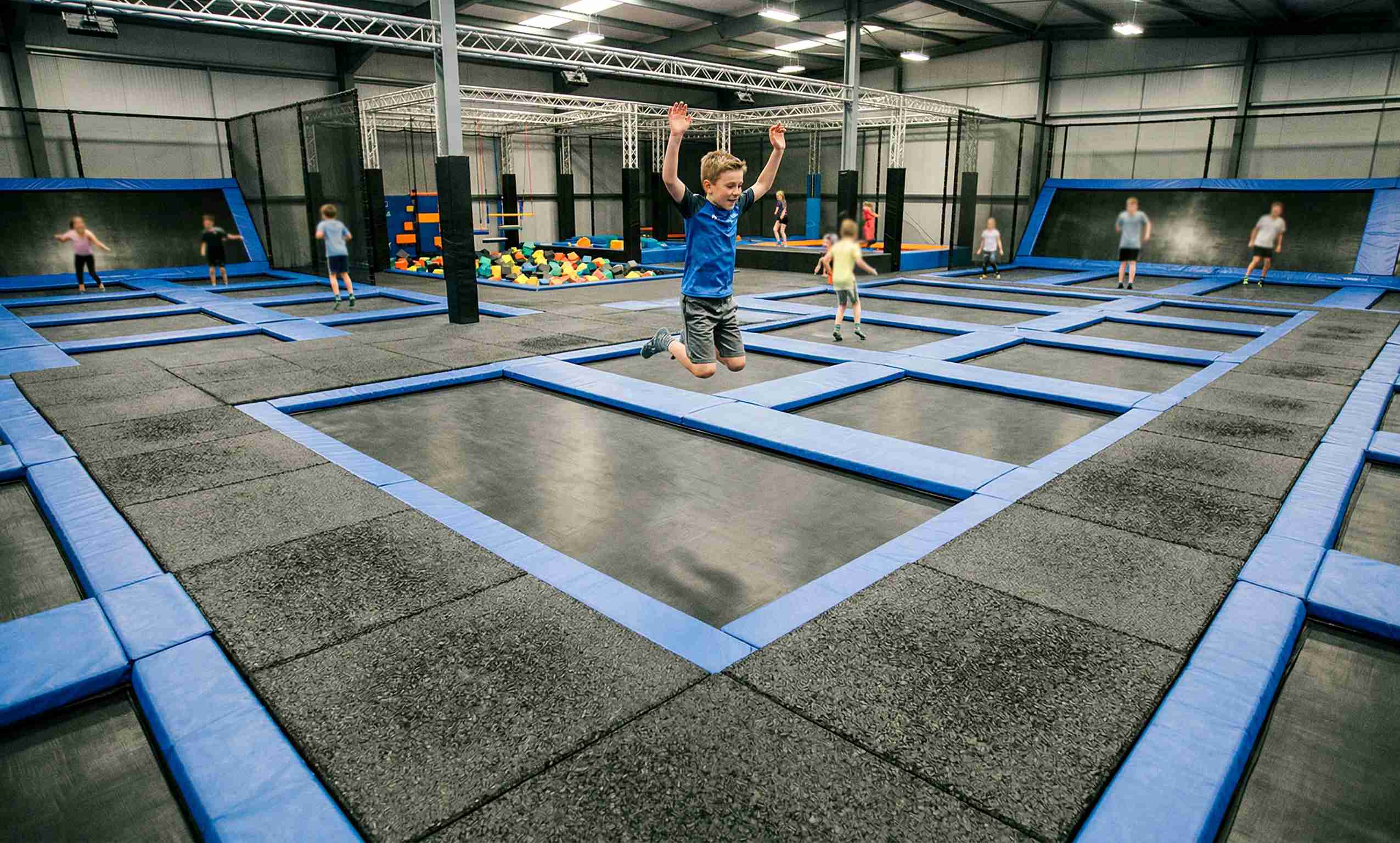 Резиновые маты для батутной зоны