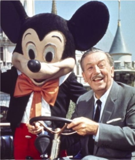 Создатель персонажа с Микки Маусом в Disneyland'е