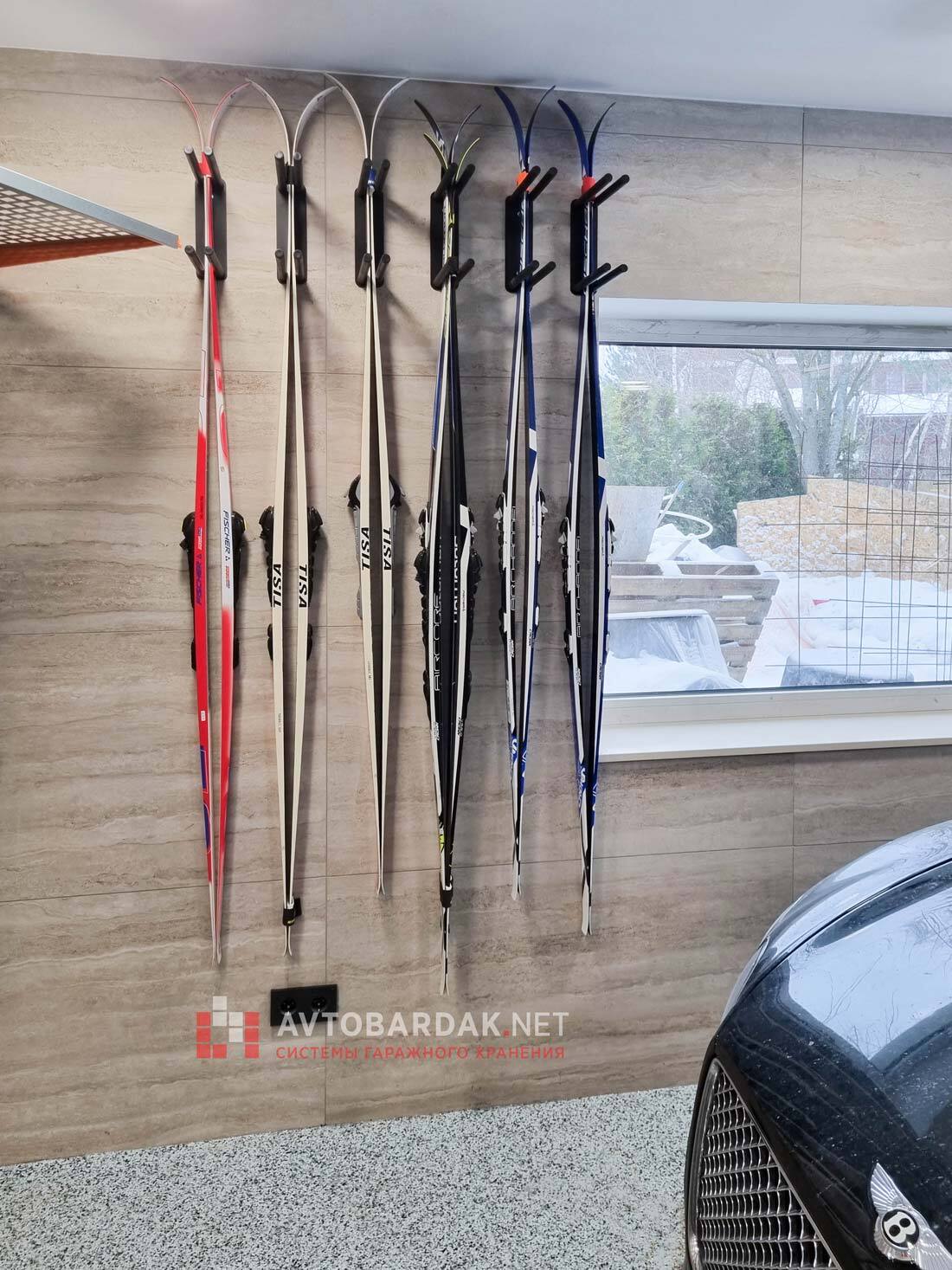 Хранение лыж в гараже
