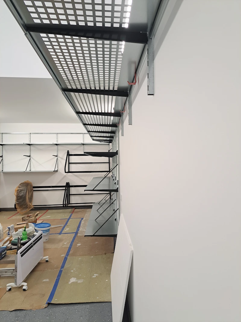 Монтаж полок на стену гаража детали