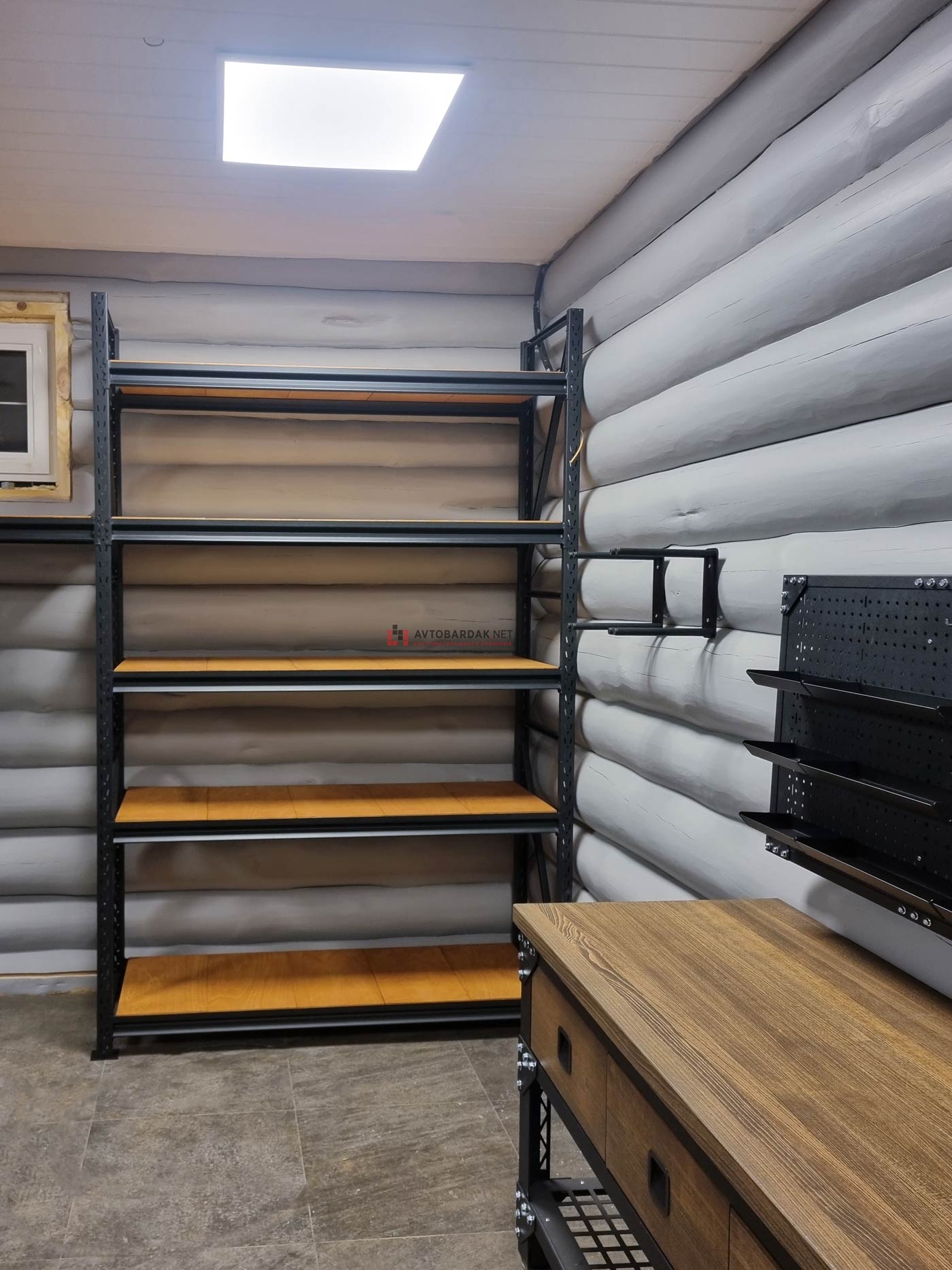 Стеллаж в кладовку из дерева