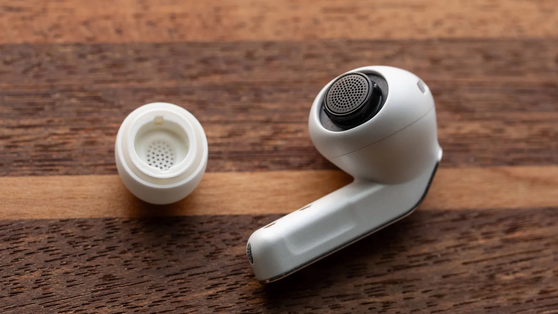 Сравнение Samsung Galaxy Buds 4 Pro и Galaxy Buds 3 Pro: эволюция или шаг вперёд?