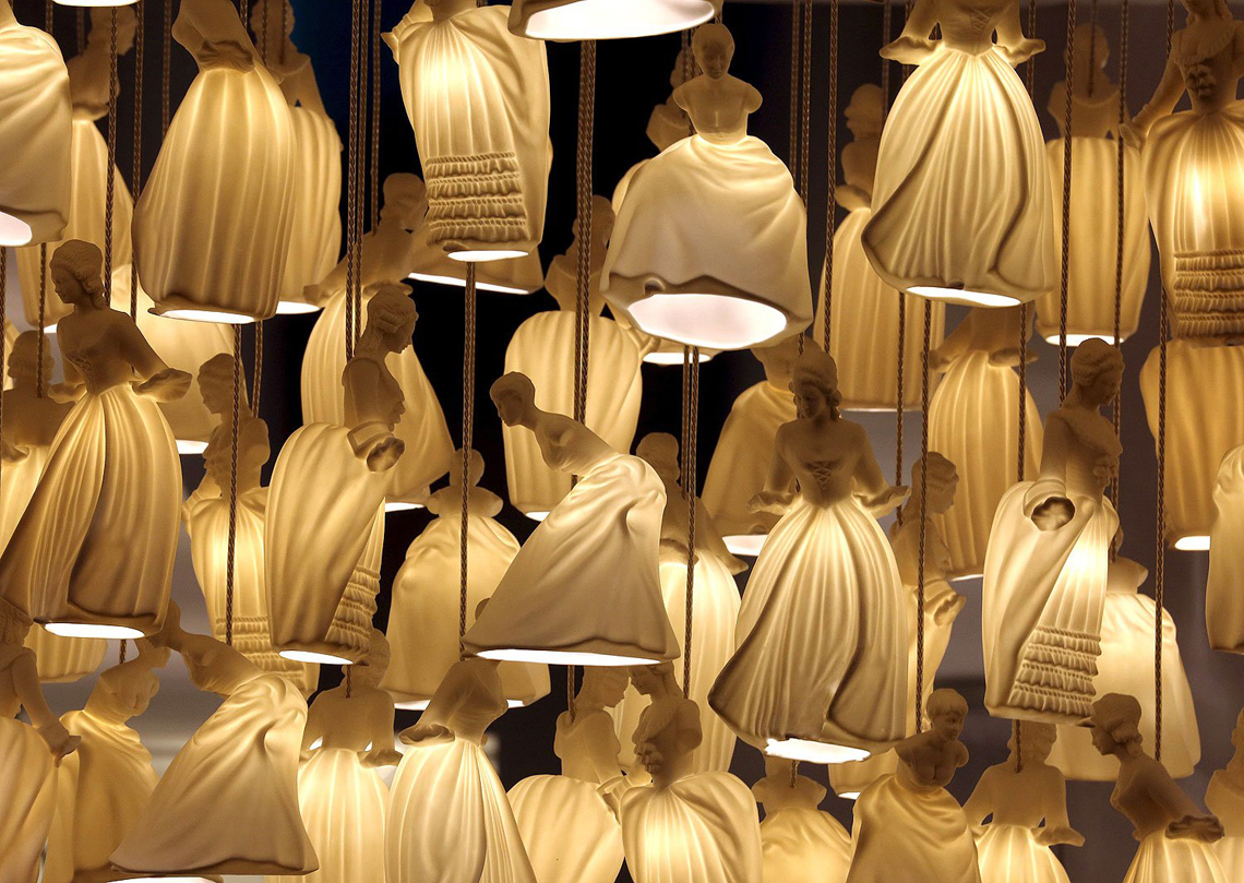 Новинка 2015 года от фабрики Carlesso, Dame – коллекция светильников с изящными керамическими плафонами.