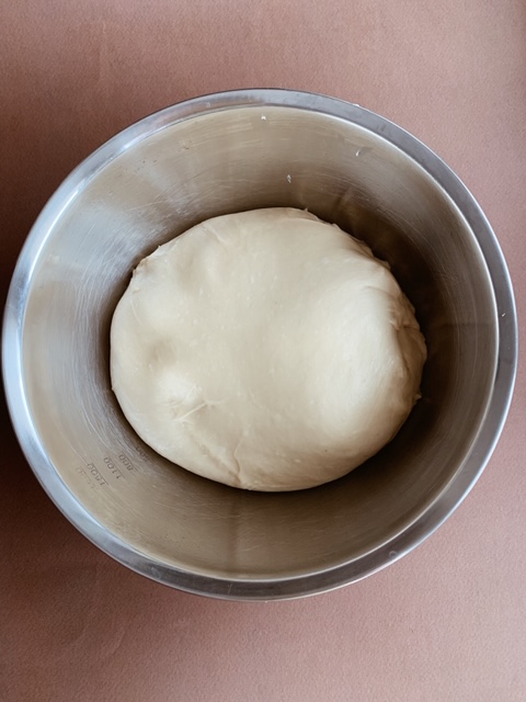 Тесто для булочек циннабон перед расстойкой