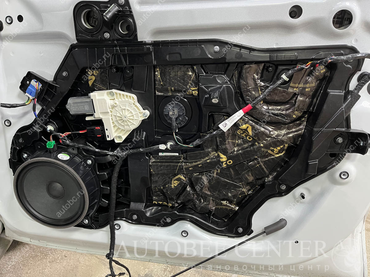 Tesla_Y_шумоизоляция_3.jpg