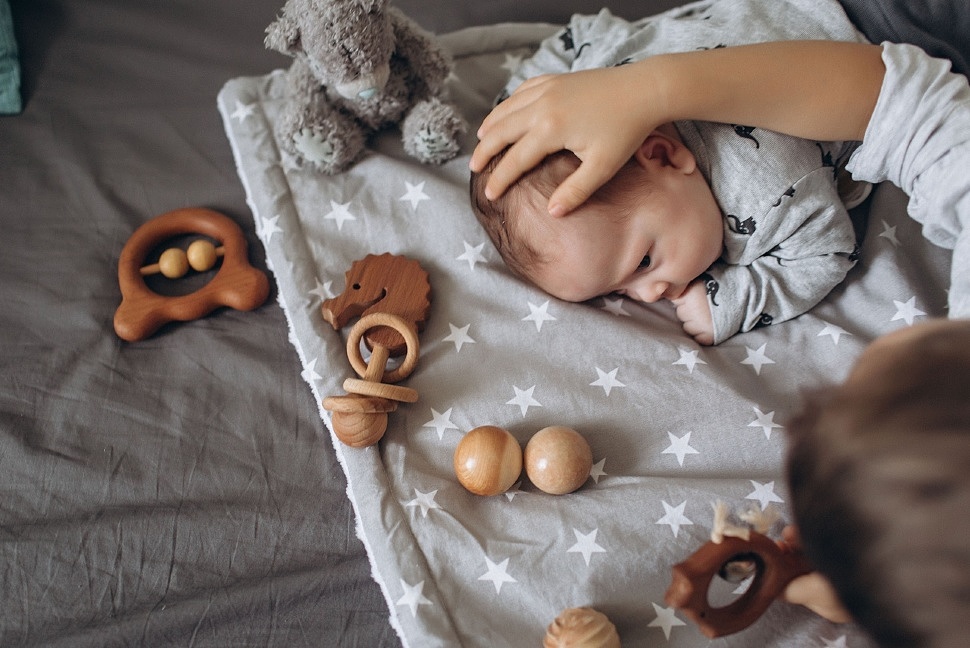 Как развивать ребенка в 1, 2, 3, 4, 5, 6 месяцев | Игры и игрушки для новорожденных и грудничков