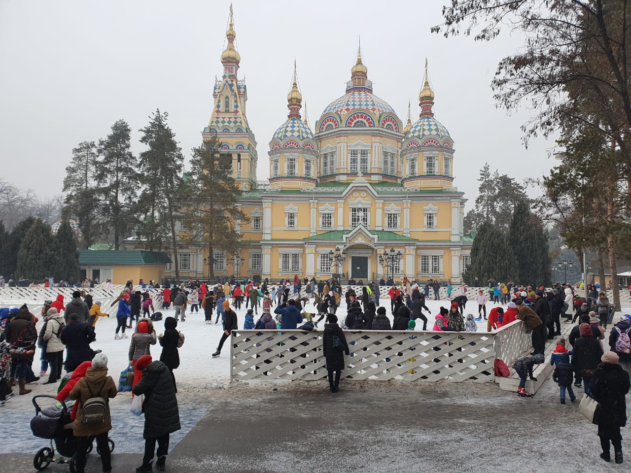 Бесплатный_каток_в_парке_28_Панфиловцев.jpg