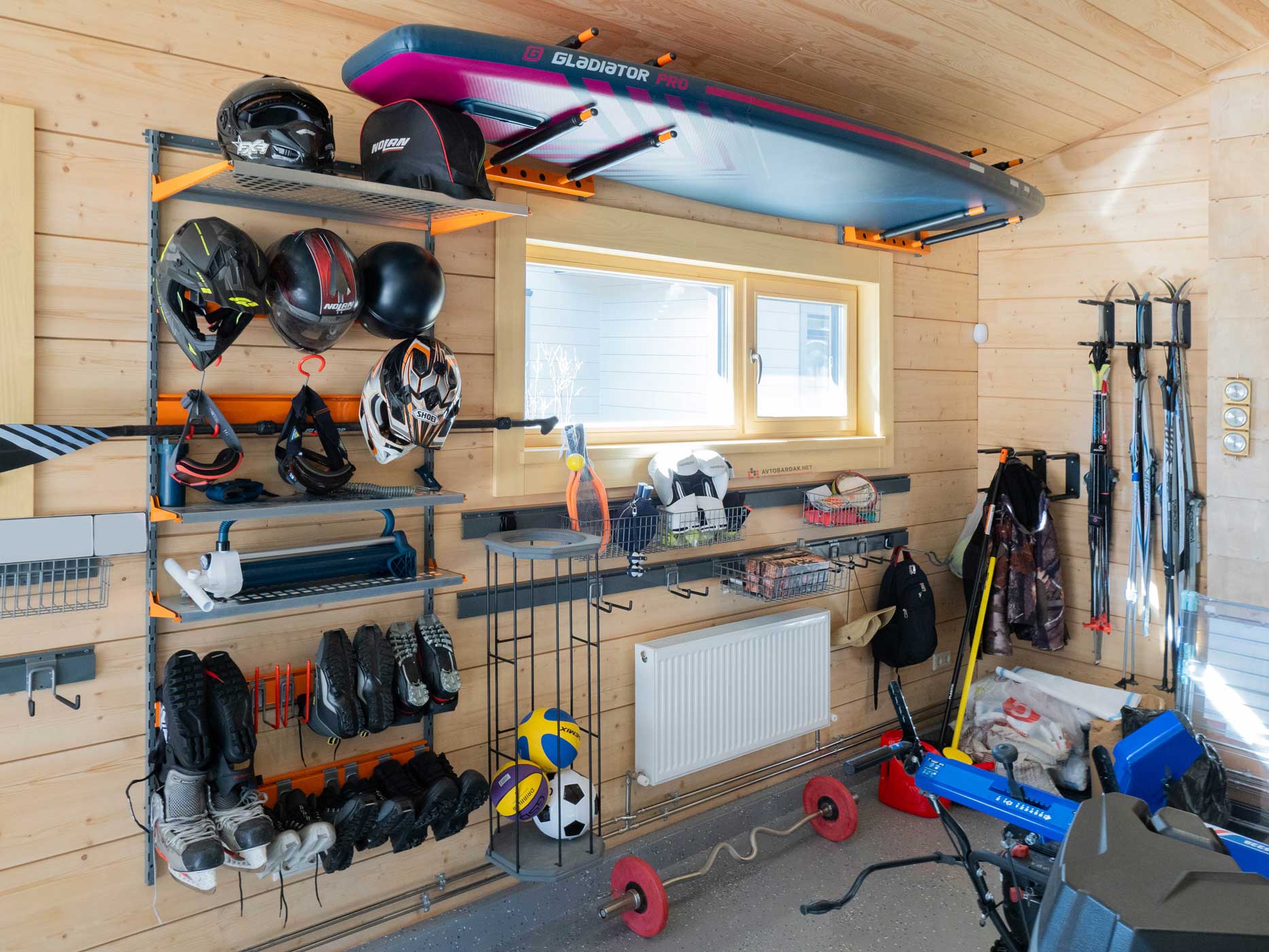 Хранение лыж и сноубордов в гараже