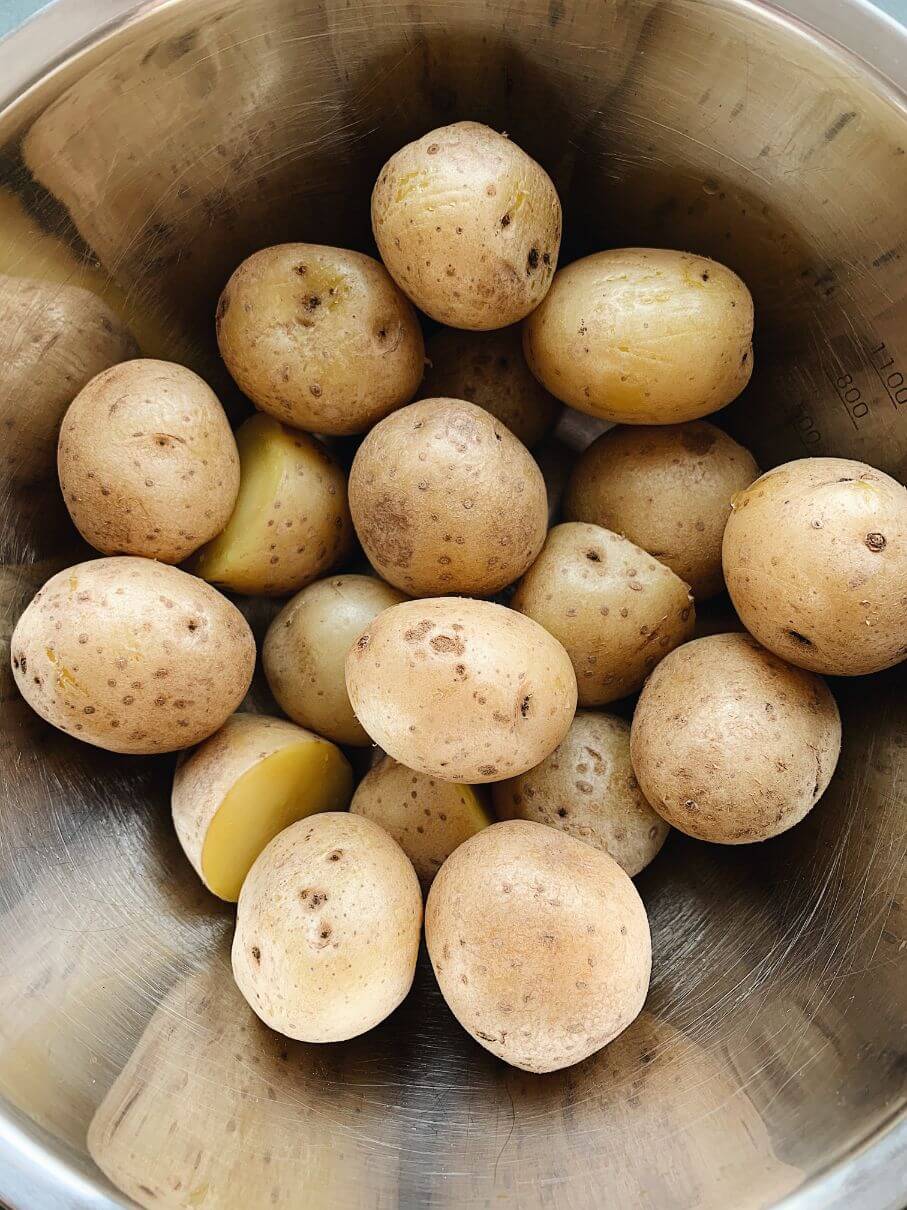 Как приготовить картофель по деревенски в духовке с кожурой