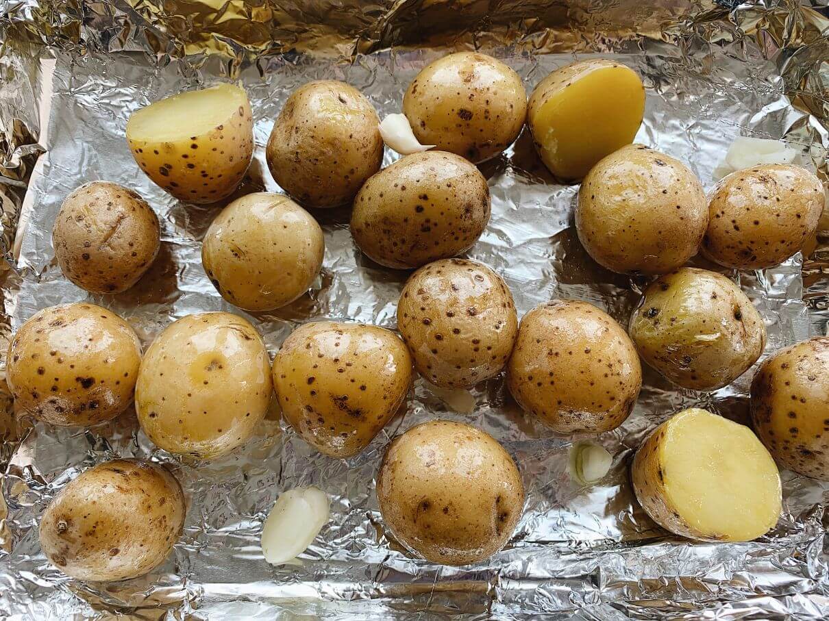Запеченная картошка в кожуре в духовке
