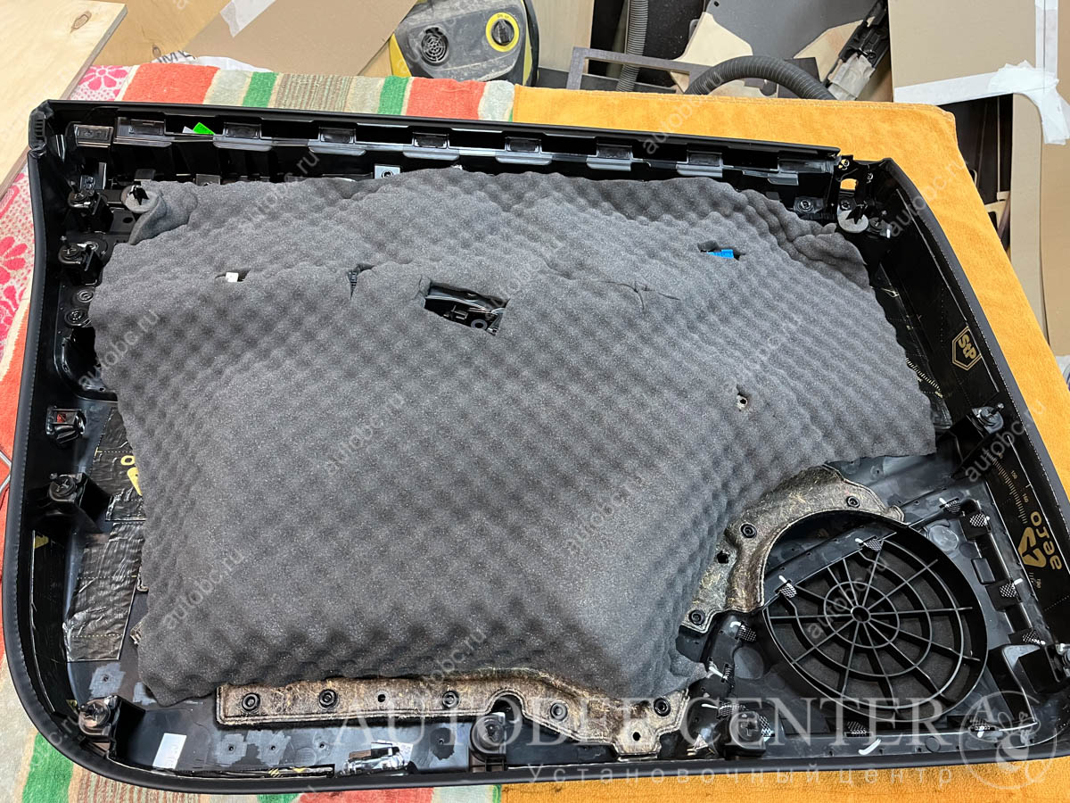 Tesla_Y_шумоизоляция_7.jpg