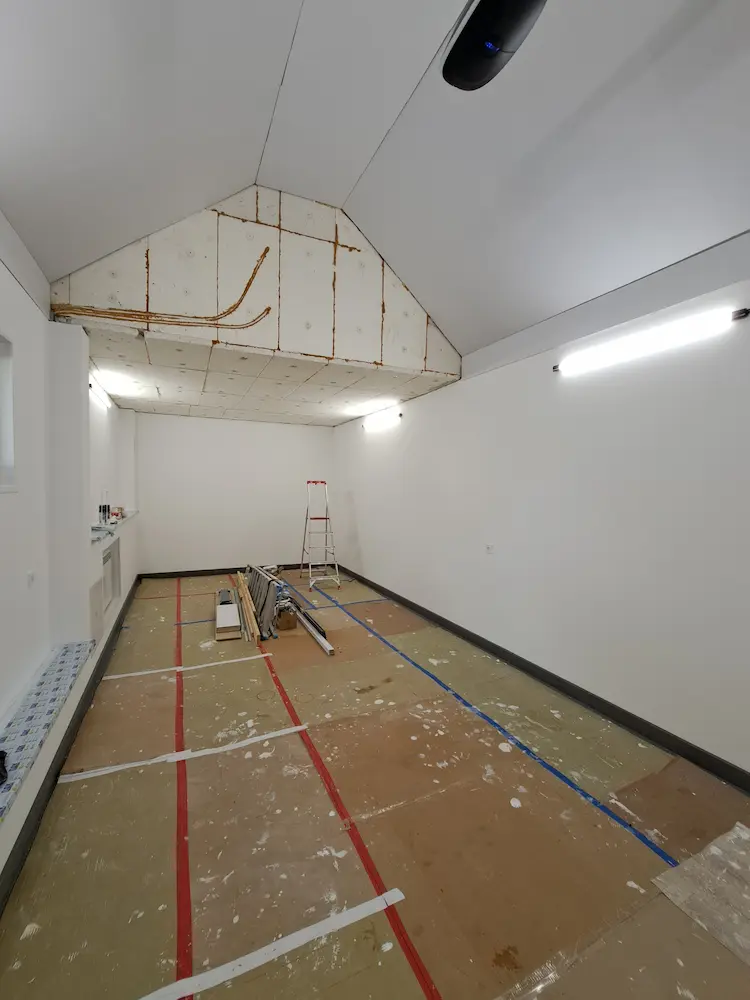 garage-before-renovation-ceiling-zone-3 Гараж до установки системы хранения — ремонт потолочной зоны