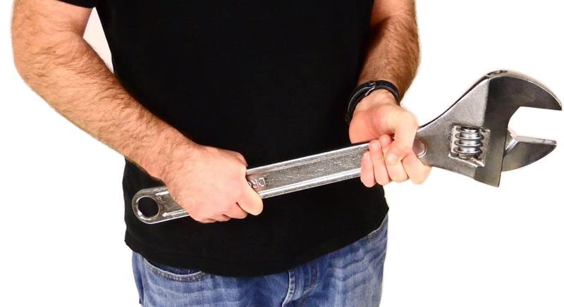 Подгибка ушей крепления сиденья карта разводным ключом