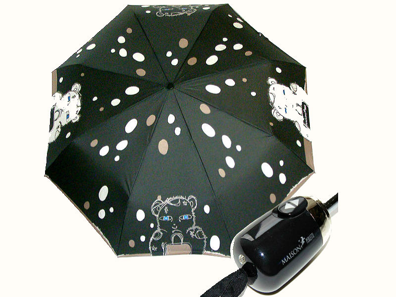 Мишка Тедди с грустными глазами на зонтике