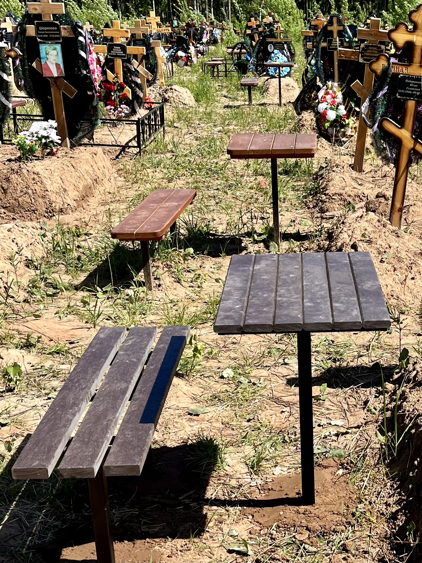 Откидной столик на кладбище