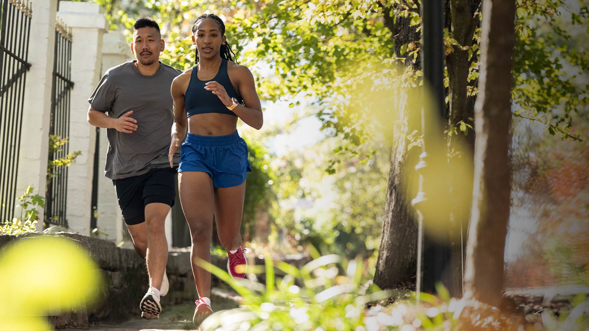 Умные часы Garmin Forerunner 570 - 47 мм сланцево-серый алюминий с черным ремешком: ПРОЙДИТЕ ДИСТАНЦИЮ