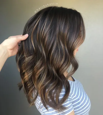 19-thin-caramel-highlights-for-brunettes.jpeg