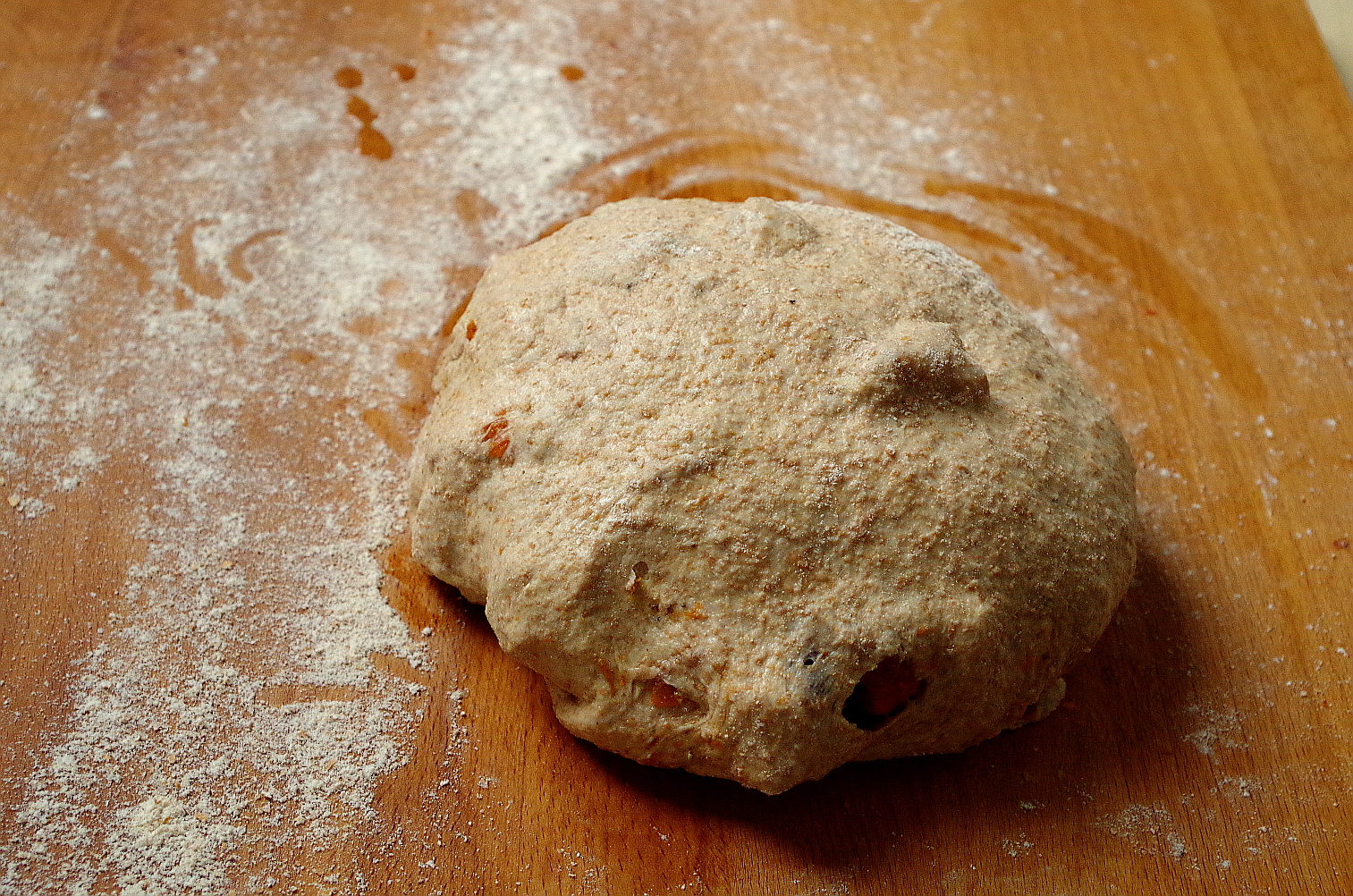 округленное тесто перед формовкой