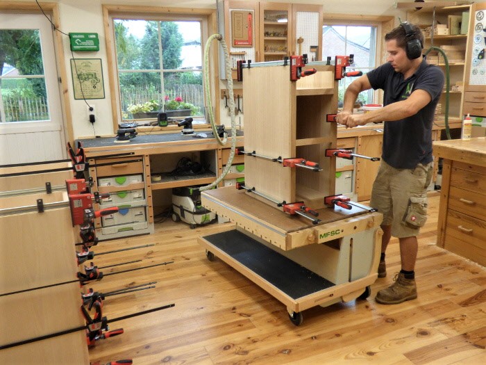 СУПЕР Мастерская, реализованная на основе инструментов и оборудования FESTOOL, мастера из Бельгии, который изготавливает рабочие столы для ювелиров