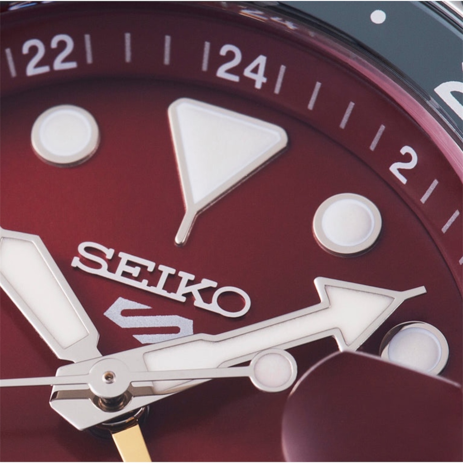 Seiko SSK031K1 Passion Red LE Seiko 5 Sports SSK031K1 «Passion Red» — азиатский лимит с рубиновым циферблатом