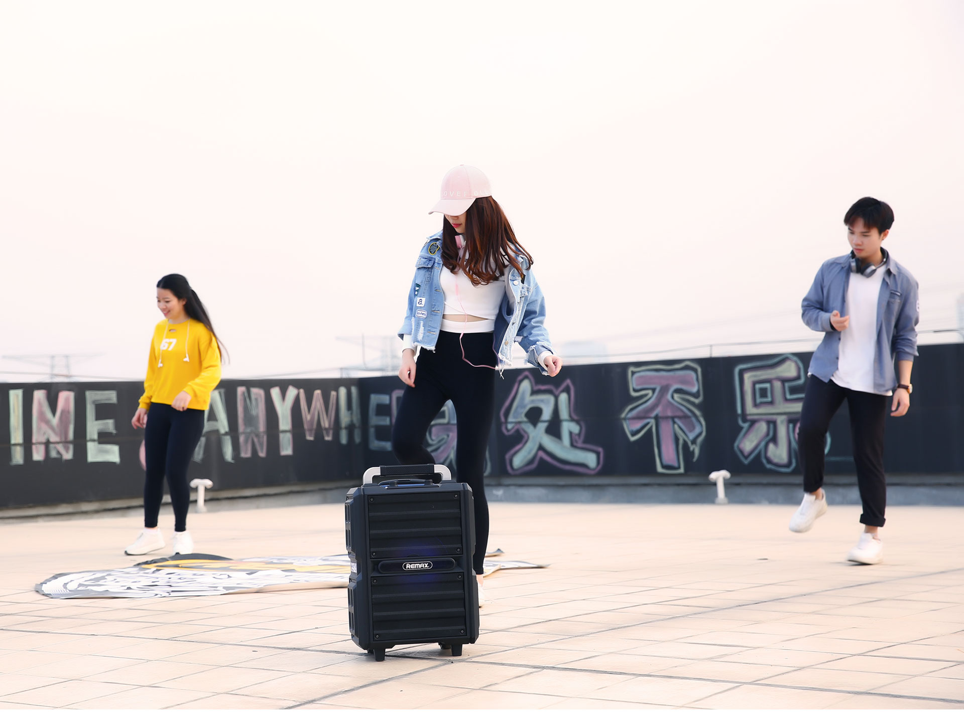 REMAX RB-X5 50W Outdoor karaoke Bluetooth 50 Ватт 6 часов без Черный Remax