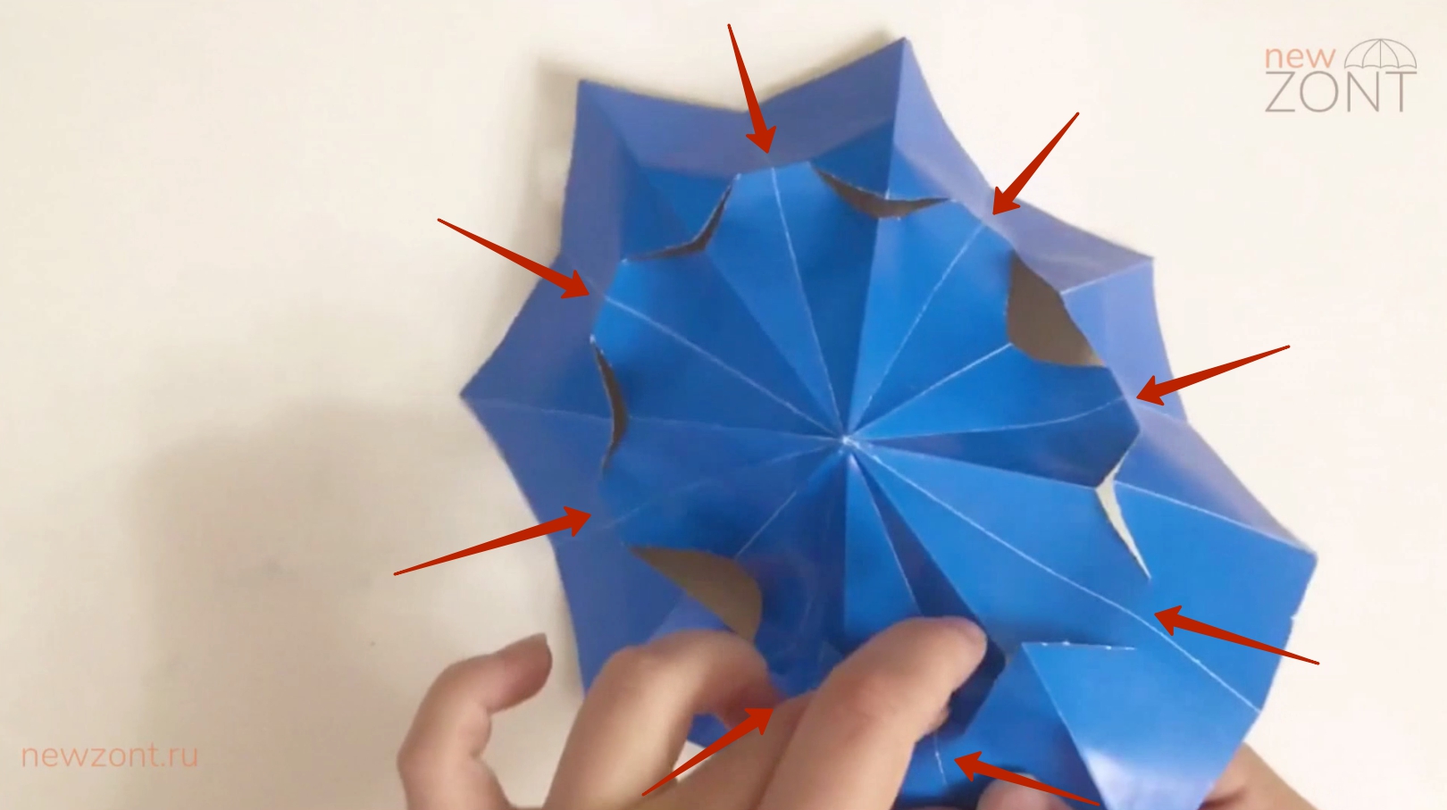 Зонт в технике оригами с осенними листьями
