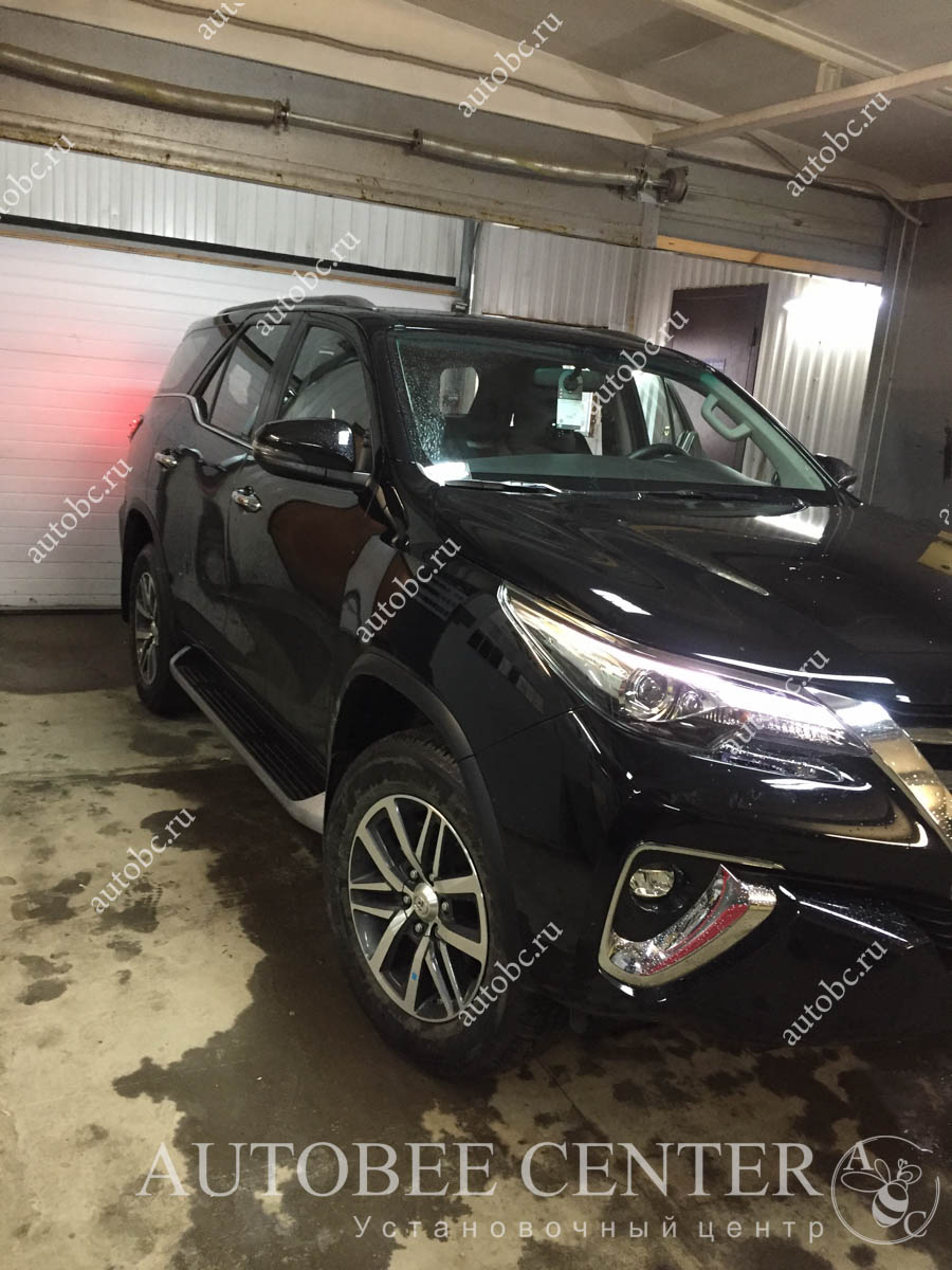 Toyota Fortuner (тонировка стекол)