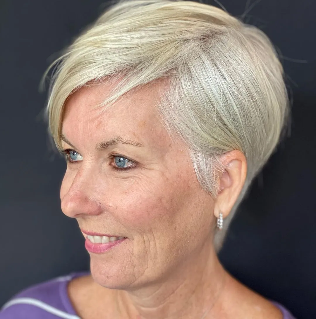 19-gray-blonde-tapered-pixie-for-older-ladies.webp