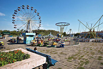 Парк аттракционов коротышек