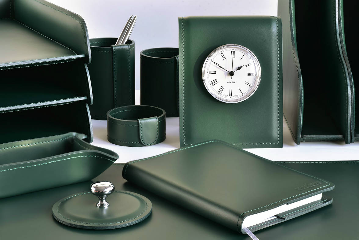 кожаная подставка на стол