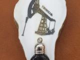 магнит с каплей нефти, из рога лося, сувенир из тюмени, туристический сувенир, что привезти, что подарить, Легенды Сибири, магазин сувениров
